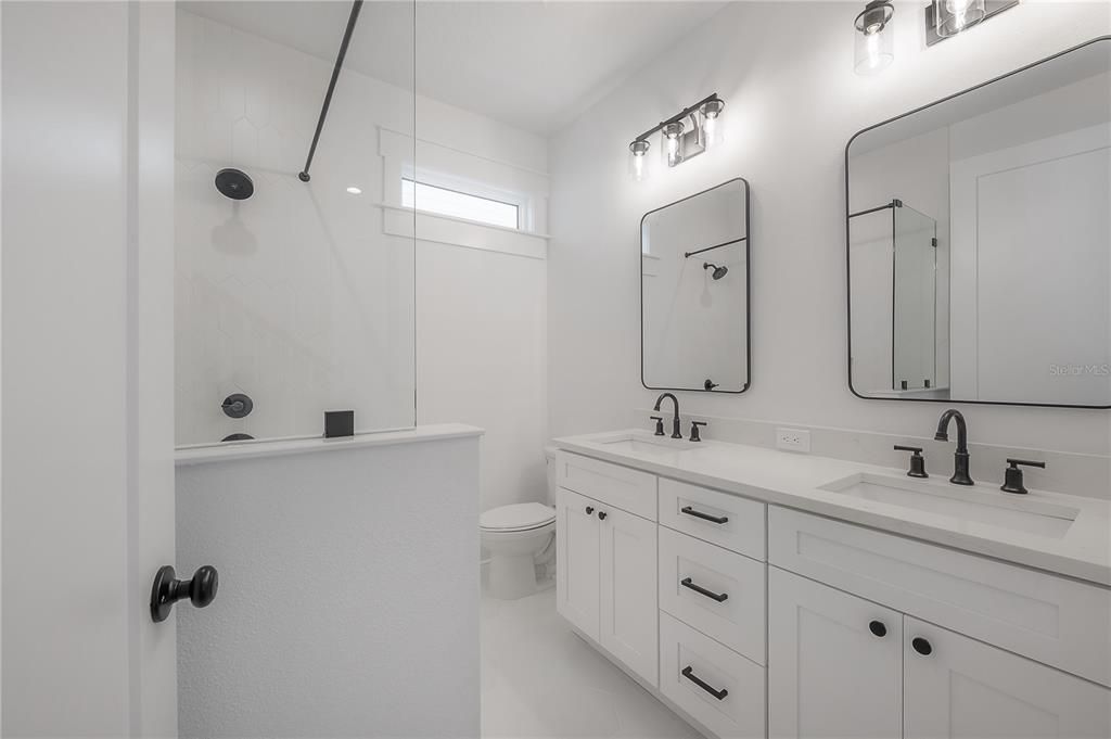 Под контрактом: $741,260 (3 спален, 3 ванн, 2151 Квадратных фут)