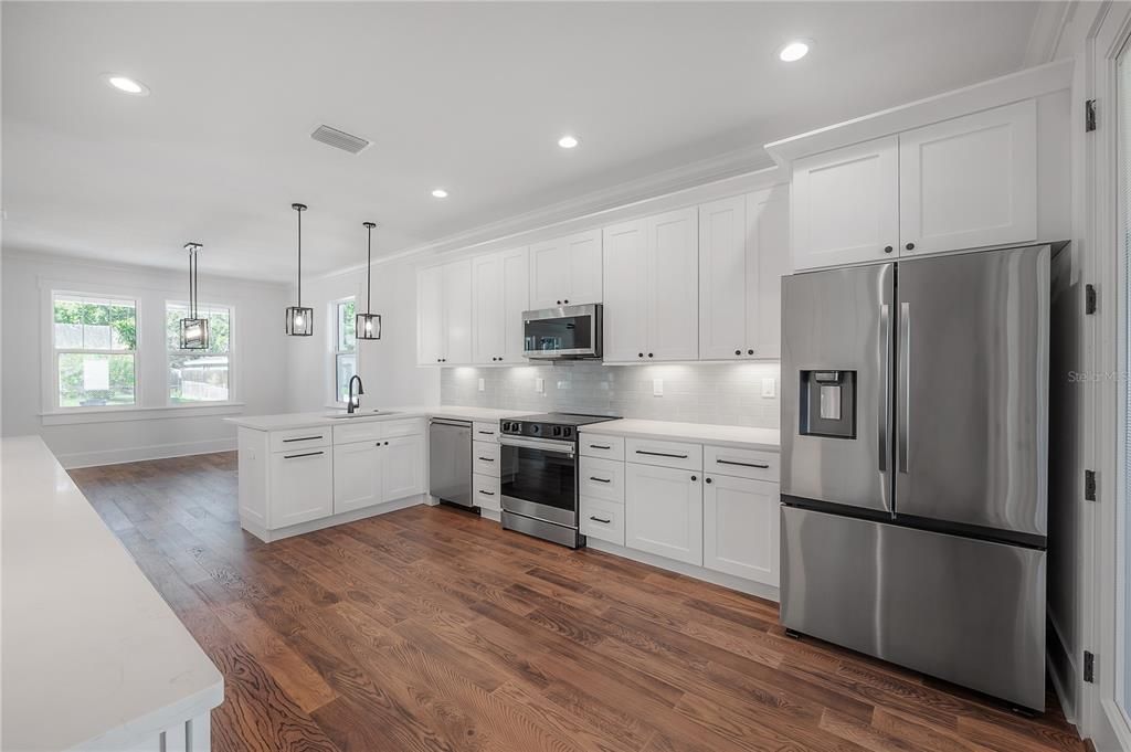 Под контрактом: $741,260 (3 спален, 3 ванн, 2151 Квадратных фут)