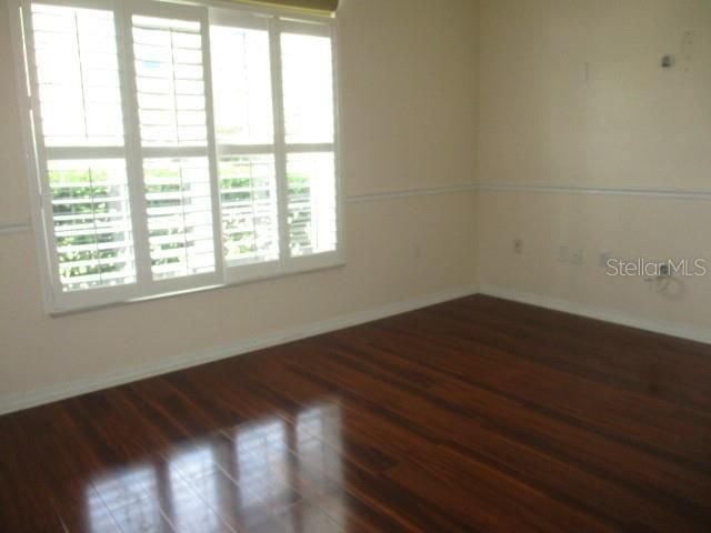 Под контрактом: $279,000 (3 спален, 2 ванн, 1984 Квадратных фут)