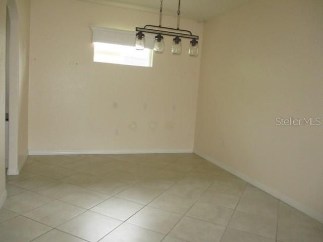 Под контрактом: $279,000 (3 спален, 2 ванн, 1984 Квадратных фут)