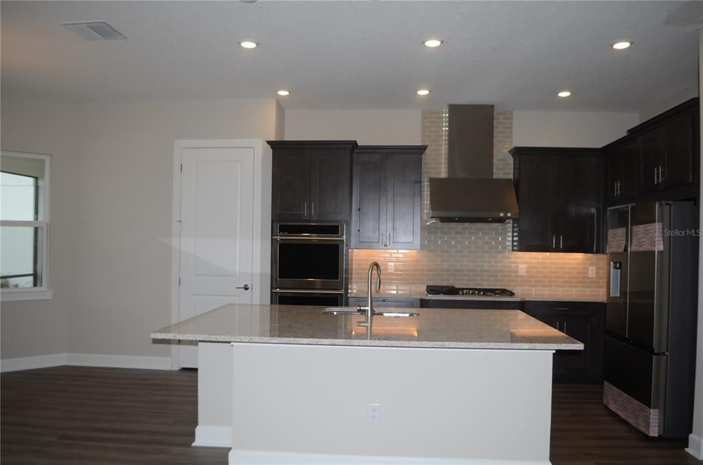 For Rent: $6,800 (6 beds, 5 baths, 5091 Square Feet)