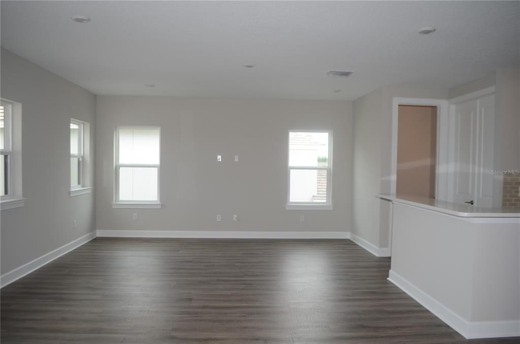 For Rent: $6,800 (6 beds, 5 baths, 5091 Square Feet)