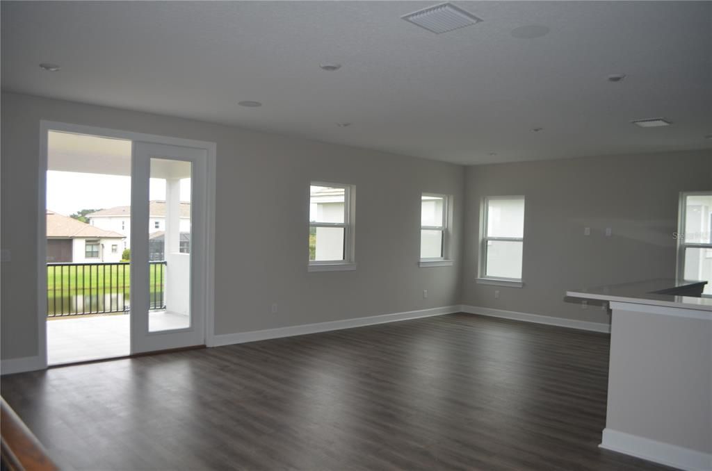 For Rent: $6,800 (6 beds, 5 baths, 5091 Square Feet)