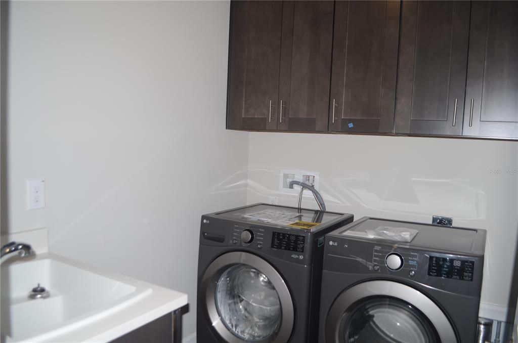 For Rent: $6,800 (6 beds, 5 baths, 5091 Square Feet)