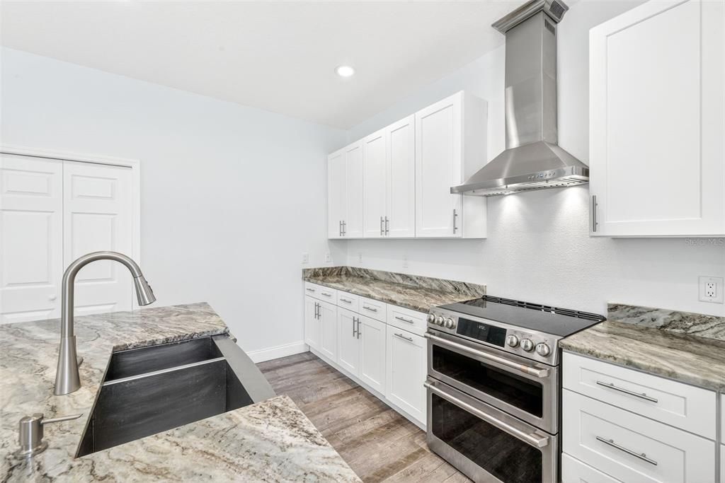 Active With Contract: $750,000 (3 beds, 2 baths, 2509 Square Feet)