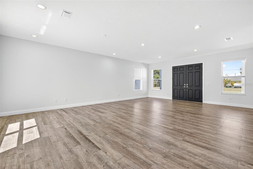 Active With Contract: $750,000 (3 beds, 2 baths, 2509 Square Feet)