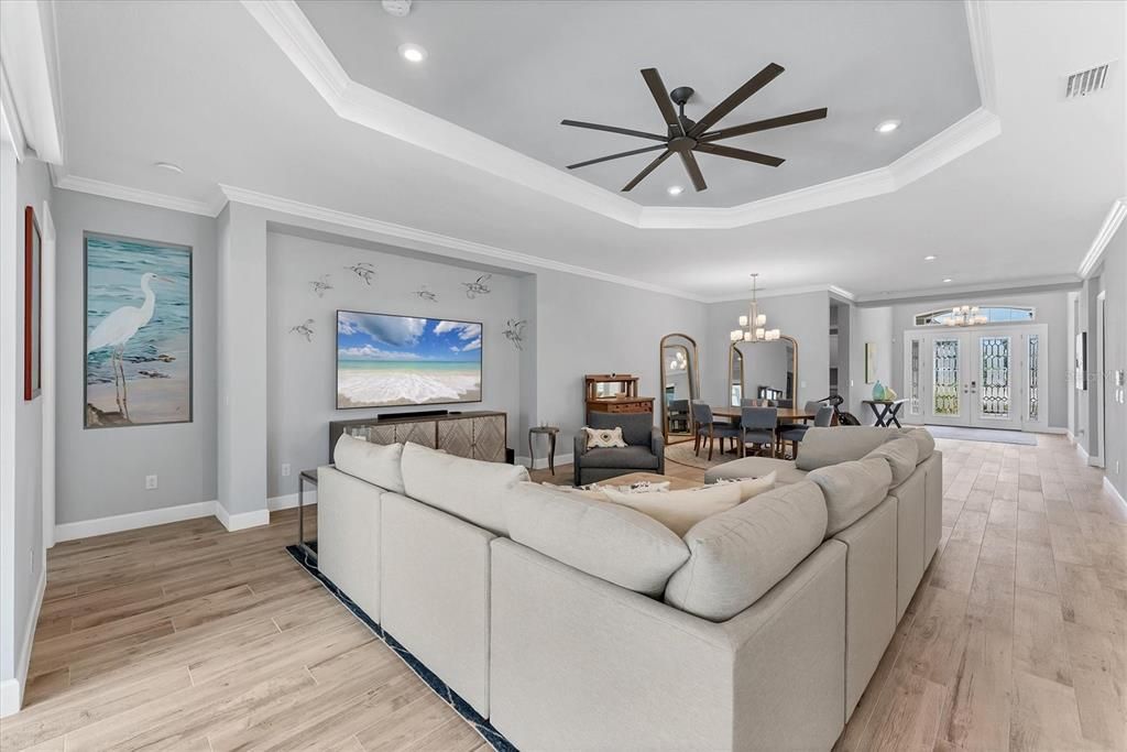 Под контрактом: $1,475,000 (3 спален, 3 ванн, 3026 Квадратных фут)