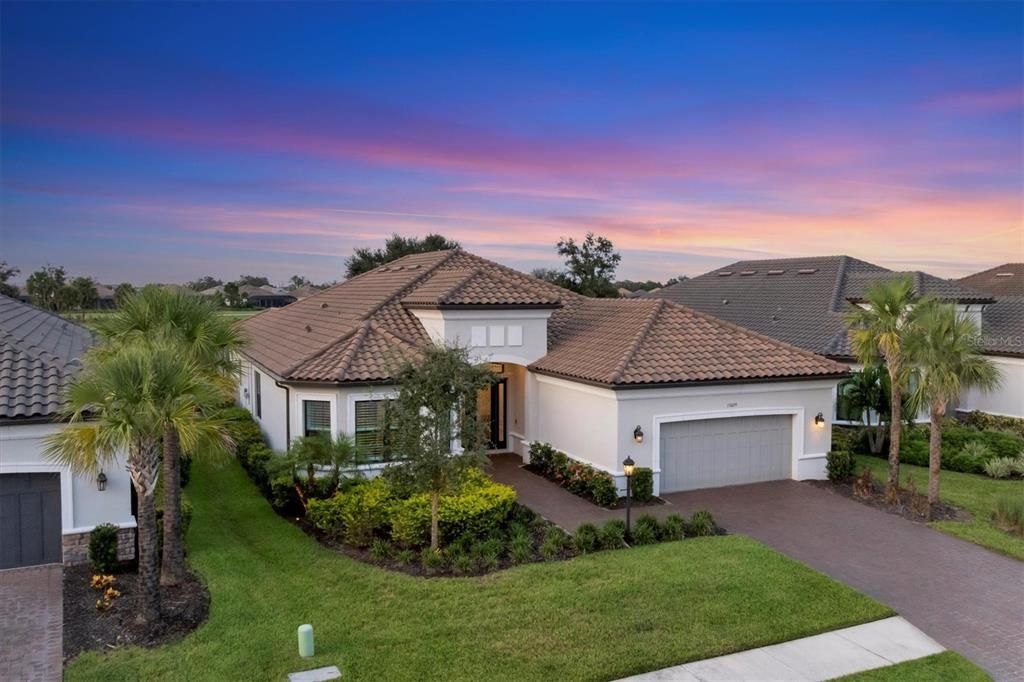 Под контрактом: $1,475,000 (3 спален, 3 ванн, 3026 Квадратных фут)