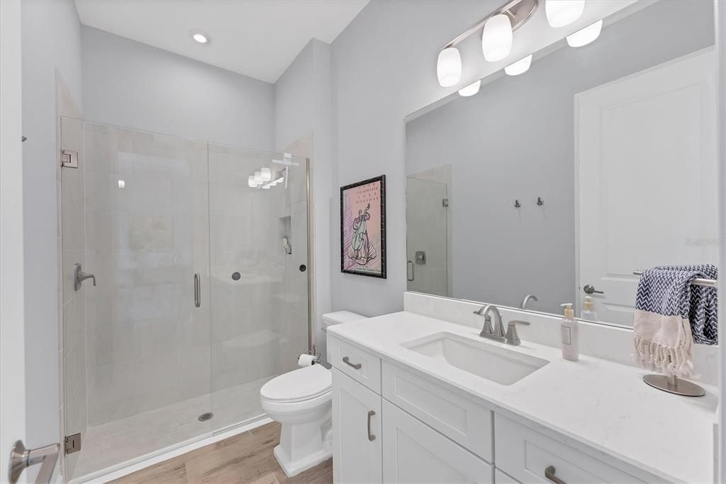 Под контрактом: $1,475,000 (3 спален, 3 ванн, 3026 Квадратных фут)