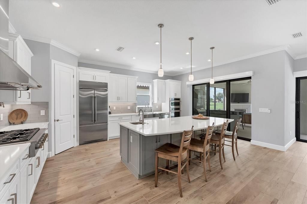 Под контрактом: $1,475,000 (3 спален, 3 ванн, 3026 Квадратных фут)