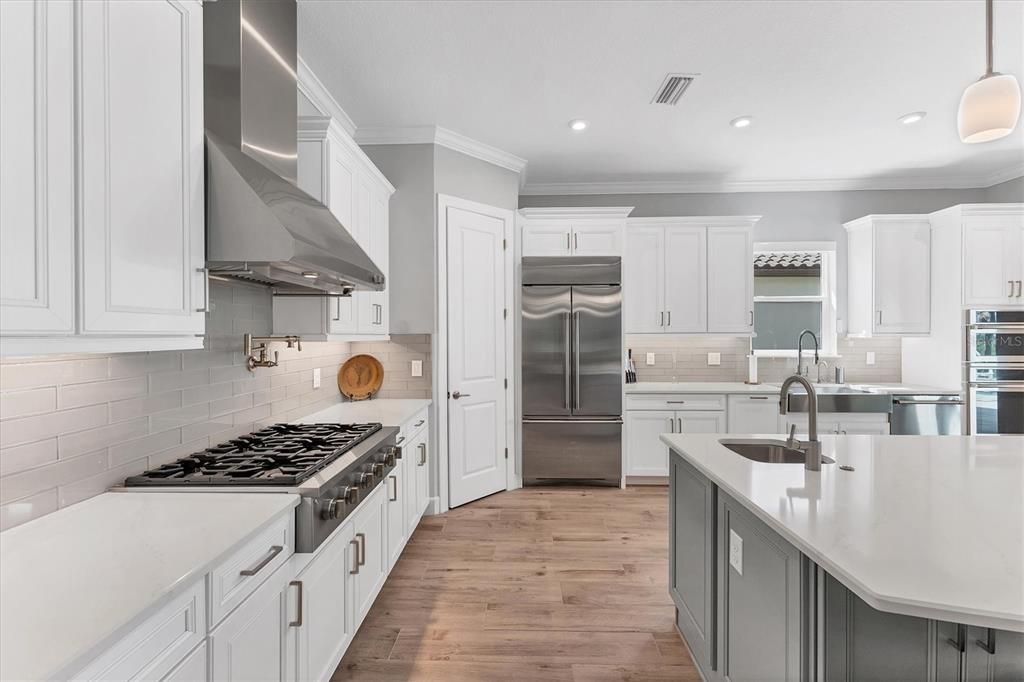 Под контрактом: $1,475,000 (3 спален, 3 ванн, 3026 Квадратных фут)