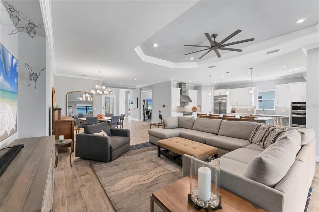 Под контрактом: $1,475,000 (3 спален, 3 ванн, 3026 Квадратных фут)