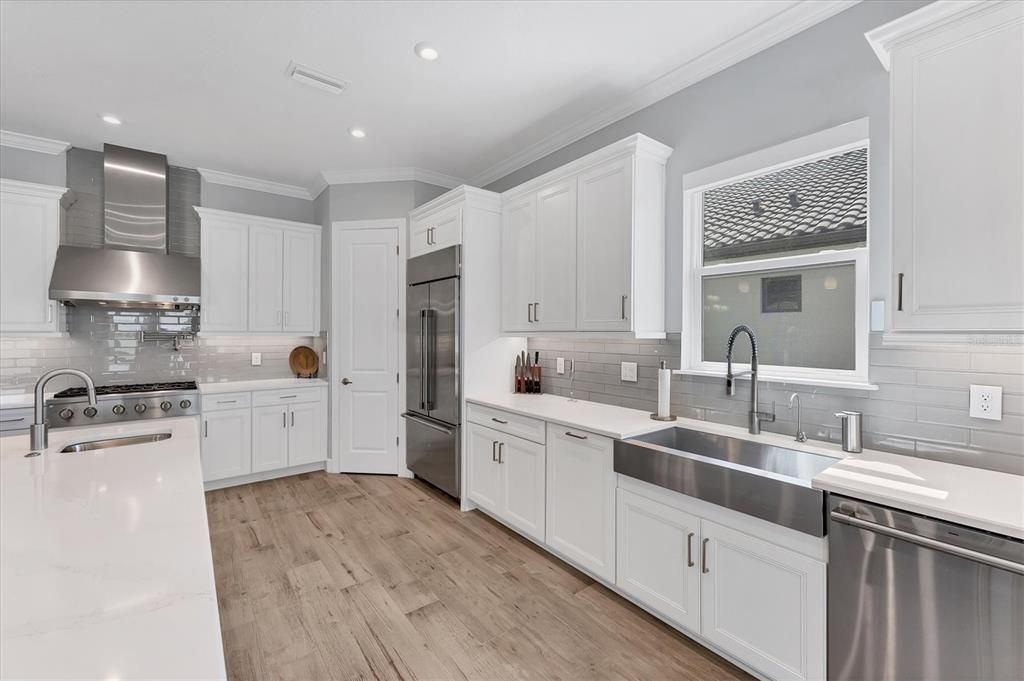 Под контрактом: $1,475,000 (3 спален, 3 ванн, 3026 Квадратных фут)