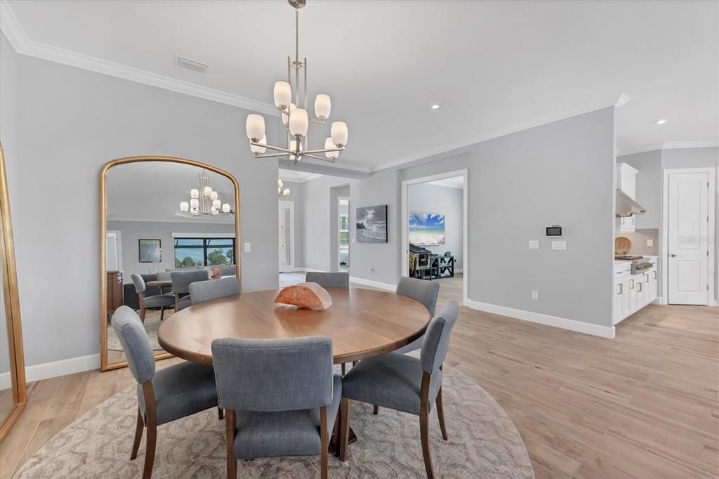 Под контрактом: $1,475,000 (3 спален, 3 ванн, 3026 Квадратных фут)