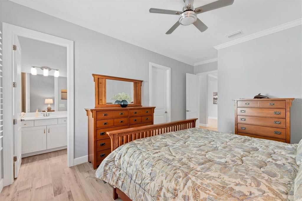 Под контрактом: $1,475,000 (3 спален, 3 ванн, 3026 Квадратных фут)