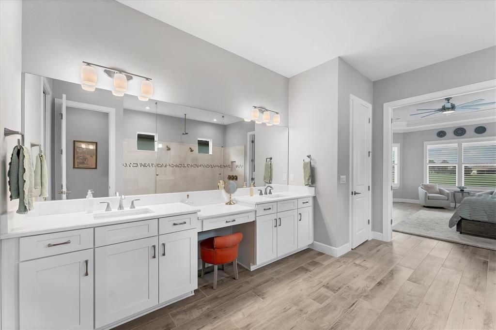 Под контрактом: $1,475,000 (3 спален, 3 ванн, 3026 Квадратных фут)