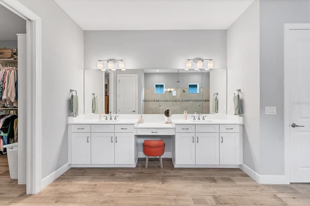 Под контрактом: $1,475,000 (3 спален, 3 ванн, 3026 Квадратных фут)