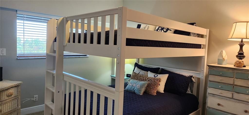 出租: $4,800 (2 贝兹, 2 浴室, 1365 平方英尺)