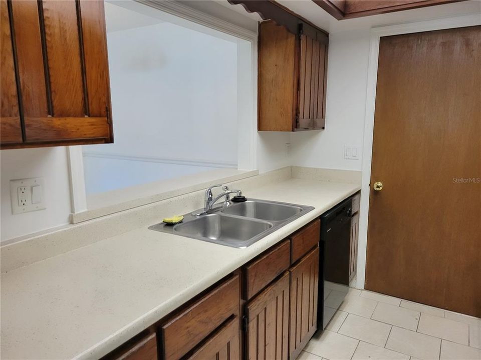 В аренду: $1,550 (2 спален, 1 ванн, 950 Квадратных фут)