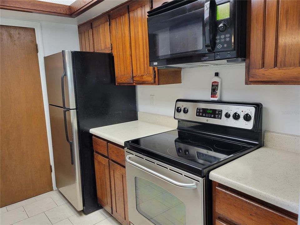 В аренду: $1,550 (2 спален, 1 ванн, 950 Квадратных фут)