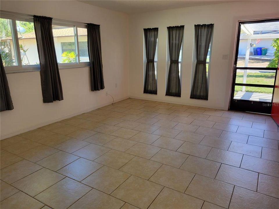 В аренду: $1,550 (2 спален, 1 ванн, 950 Квадратных фут)