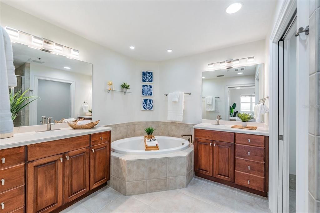 For Sale: $420,000 (2 beds, 2 baths, 1758 Square Feet)