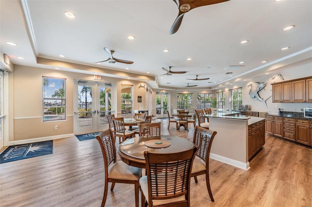 For Sale: $420,000 (2 beds, 2 baths, 1758 Square Feet)