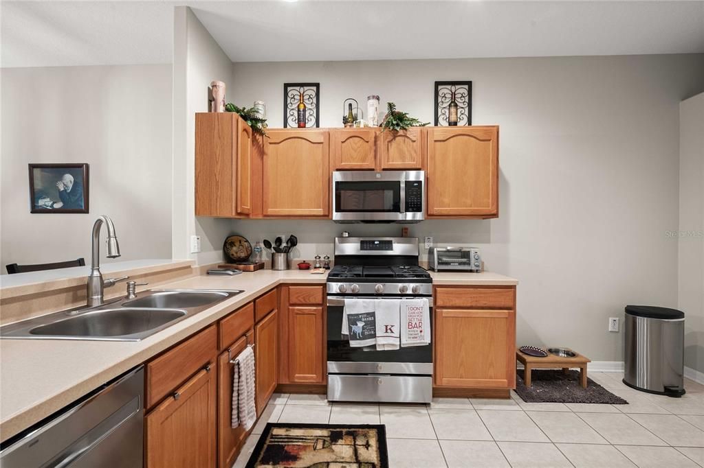 Active With Contract: $350,000 (2 beds, 2 baths, 1722 Square Feet)