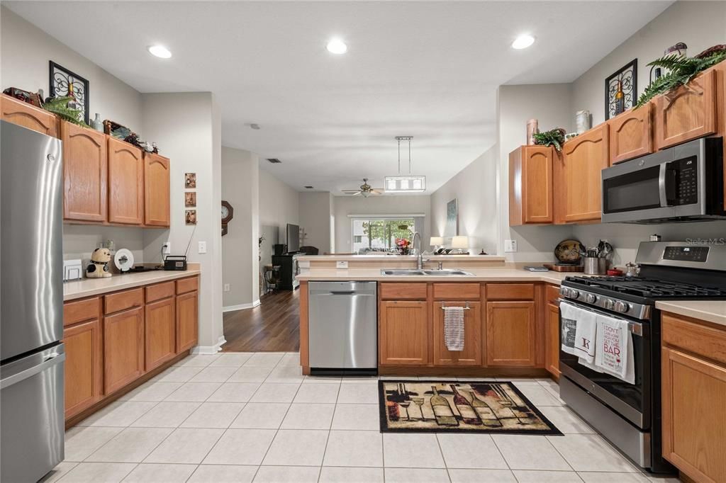 Active With Contract: $350,000 (2 beds, 2 baths, 1722 Square Feet)