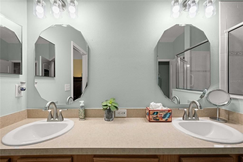 Active With Contract: $350,000 (2 beds, 2 baths, 1722 Square Feet)