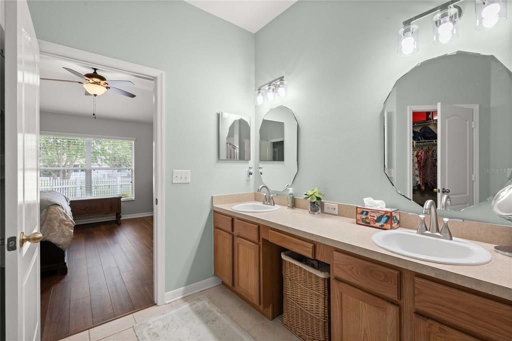 Active With Contract: $350,000 (2 beds, 2 baths, 1722 Square Feet)