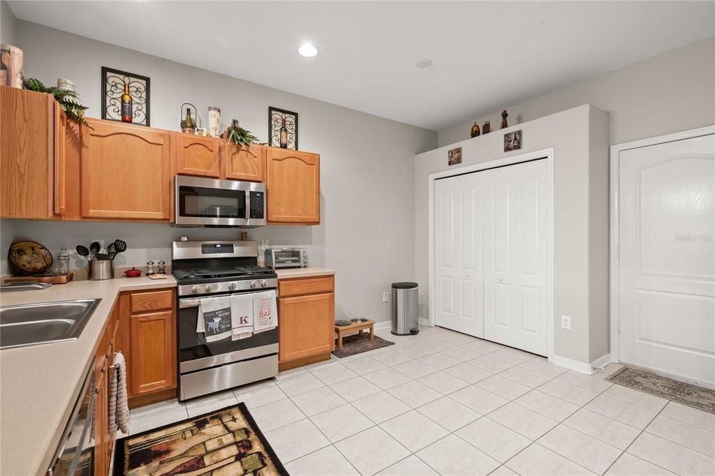 Active With Contract: $350,000 (2 beds, 2 baths, 1722 Square Feet)