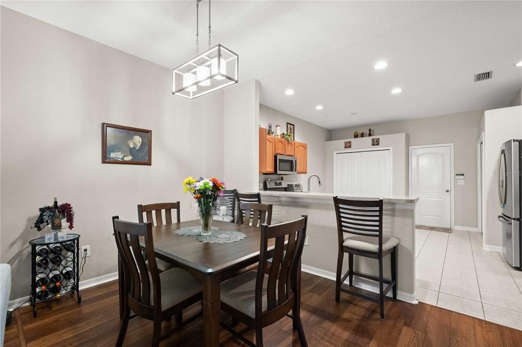 Active With Contract: $350,000 (2 beds, 2 baths, 1722 Square Feet)