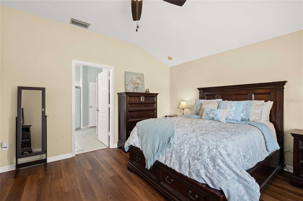 Active With Contract: $350,000 (2 beds, 2 baths, 1722 Square Feet)