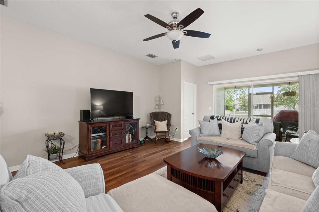 Active With Contract: $350,000 (2 beds, 2 baths, 1722 Square Feet)