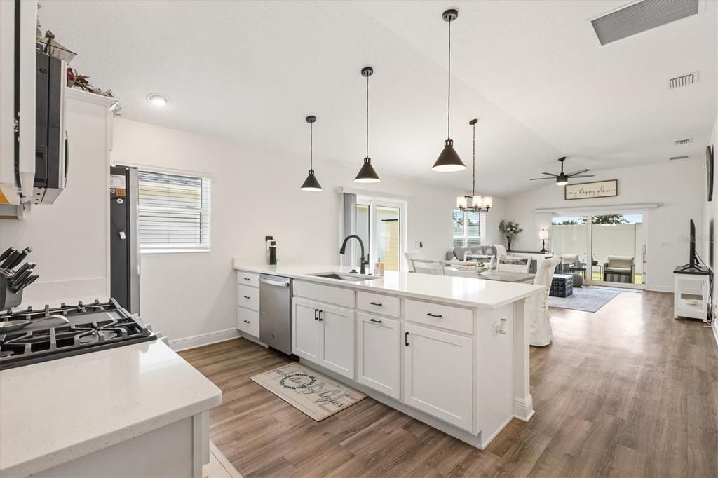 Active With Contract: $369,000 (3 beds, 2 baths, 1499 Square Feet)