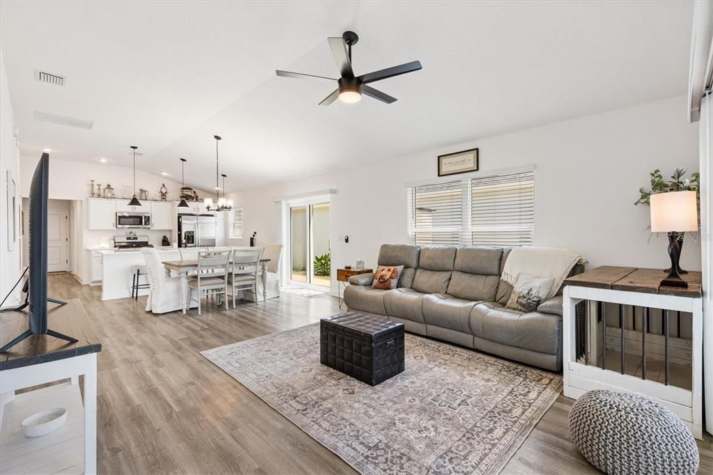 Active With Contract: $369,000 (3 beds, 2 baths, 1499 Square Feet)