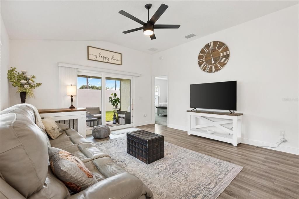 Active With Contract: $369,000 (3 beds, 2 baths, 1499 Square Feet)