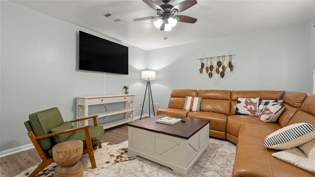 For Sale: $268,900 (3 beds, 2 baths, 1188 Square Feet)