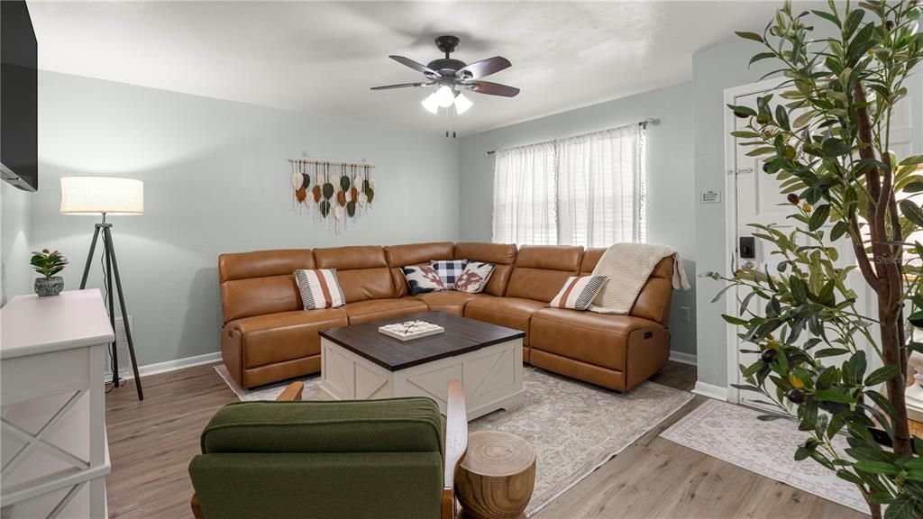 For Sale: $268,900 (3 beds, 2 baths, 1188 Square Feet)