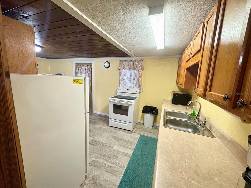 На продажу: $148,990 (2 спален, 1 ванн, 936 Квадратных фут)