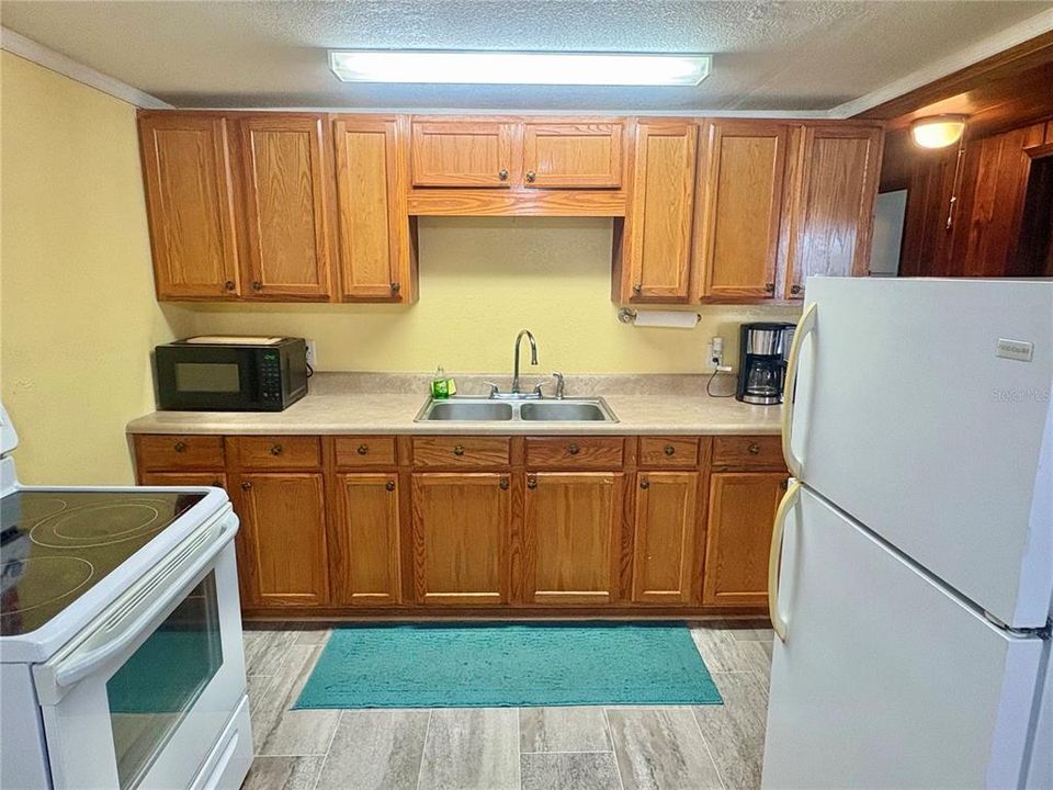 На продажу: $148,990 (2 спален, 1 ванн, 936 Квадратных фут)