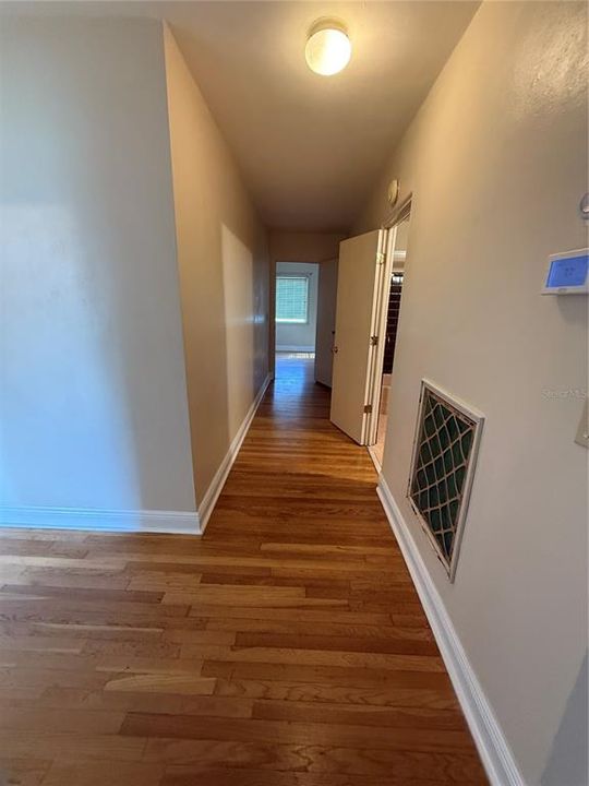 合同活跃: $1,500 (3 贝兹, 2 浴室, 1731 平方英尺)