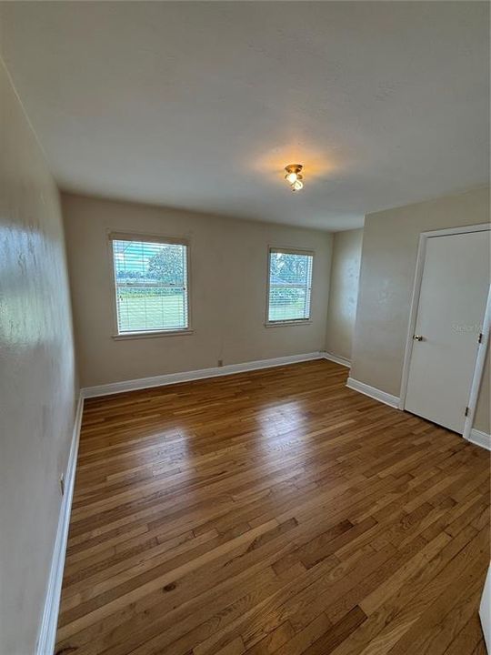 合同活跃: $1,500 (3 贝兹, 2 浴室, 1731 平方英尺)