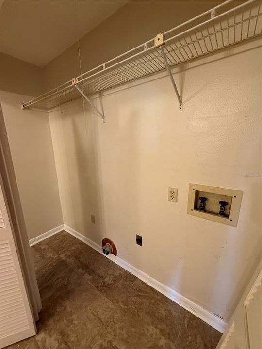 合同活跃: $1,500 (3 贝兹, 2 浴室, 1731 平方英尺)