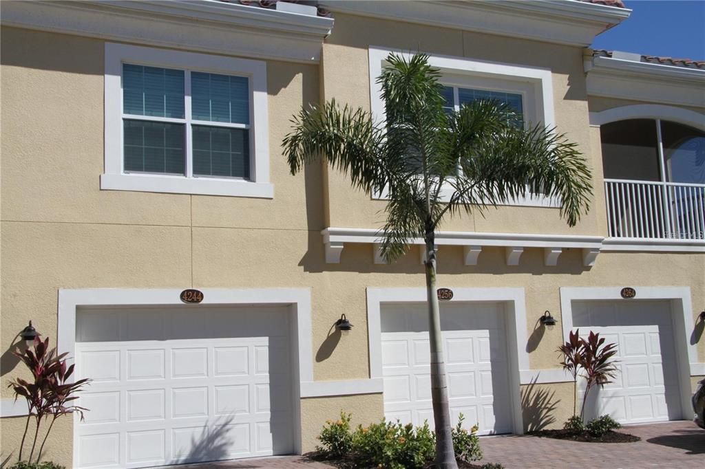 For Rent: $2,250 (3 beds, 2 baths, 1528 Square Feet)