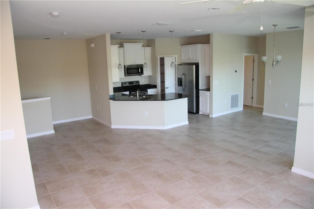 For Rent: $2,250 (3 beds, 2 baths, 1528 Square Feet)