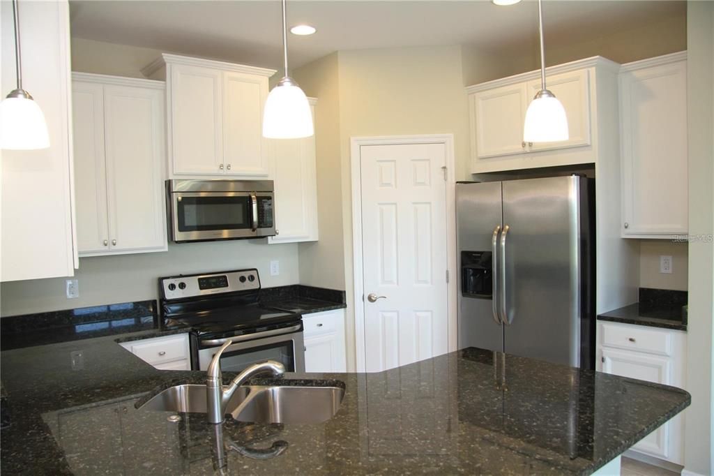 For Rent: $2,250 (3 beds, 2 baths, 1528 Square Feet)