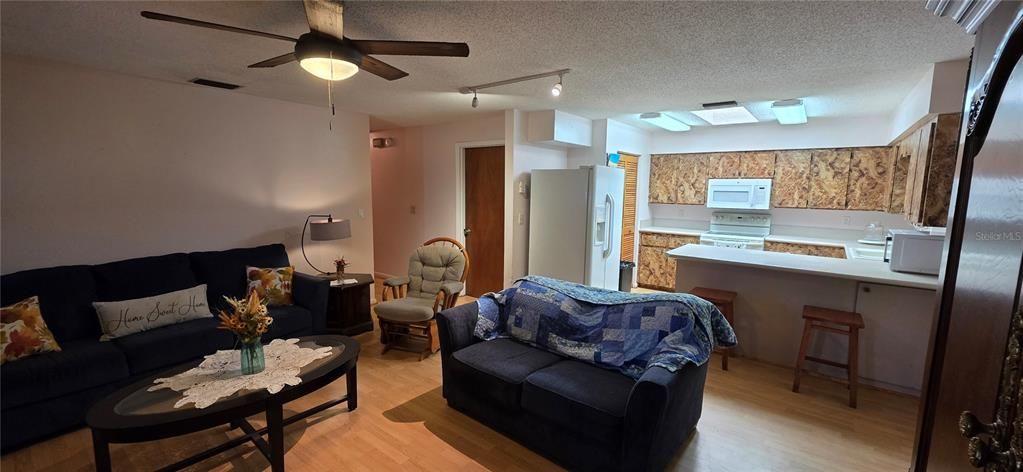 待售: $319,000 (2 贝兹, 2 浴室, 1407 平方英尺)