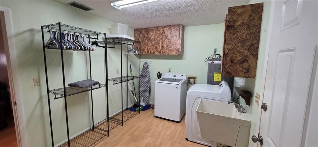 待售: $319,000 (2 贝兹, 2 浴室, 1407 平方英尺)